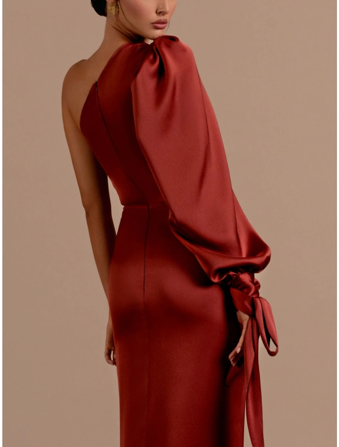 Abito da sera a trapezio, elegante, formale, con scollo a V, a ruota, in raso, con piume, arricciato, con spalline, stile natalizio, rosso e verde, con strascico, manica lunga, 2025